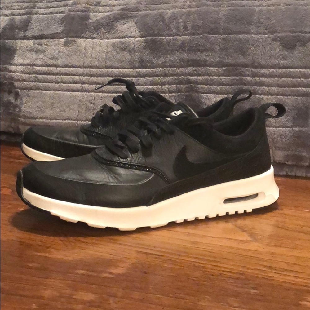 Nike Thea